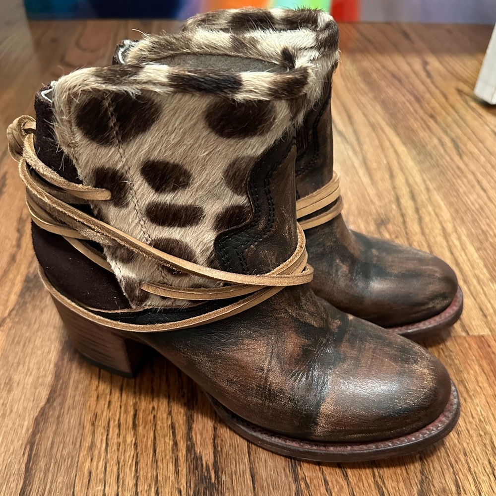 Freebird Casey Leopard ankle boots